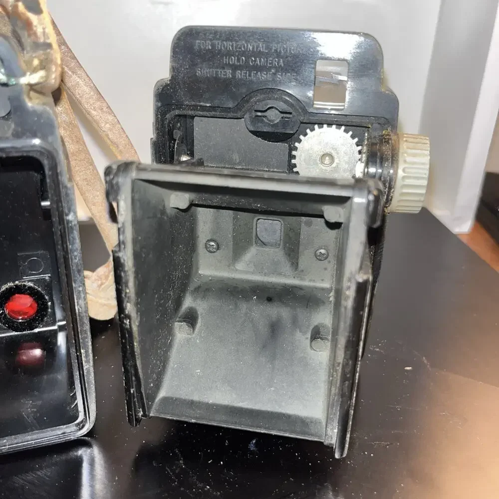 Kodak brownie Bull’s Eye vintage camera w/flash, UNTESTED